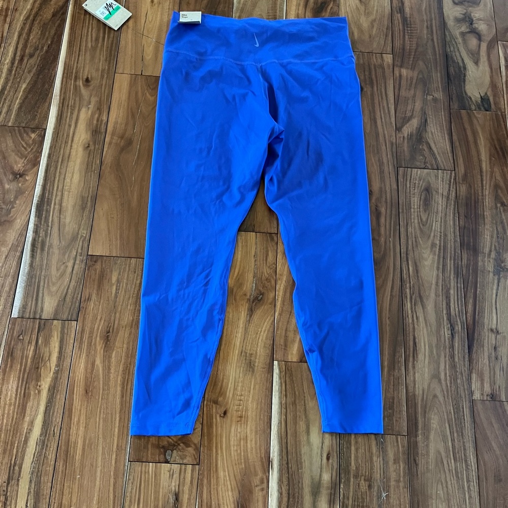 NWT Nike Dry Fit High Rise (7/8th) legging
